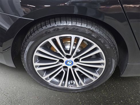 Used 2018 BMW 530e xDrive image 32