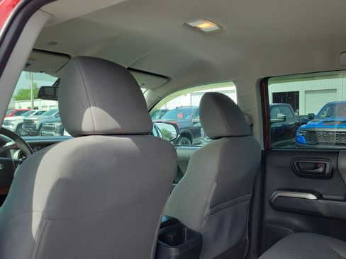 Used 2020 Toyota Tacoma SR5 RWD image 13