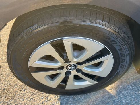 Used 2018 Toyota Prius Two w/ Prius Two Safety Plus Package image 33