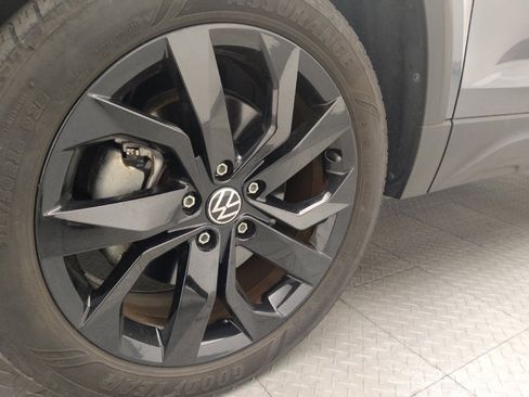 Used 2023 Volkswagen Taos SE w/ Black Wheel Package FWD image 31