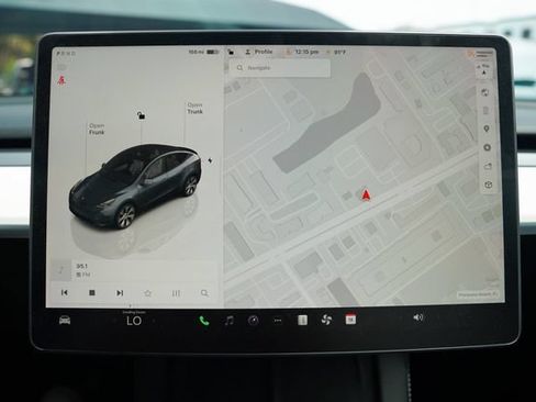 Used 2022 Tesla Model Y Long Range AWD/4WD image 37
