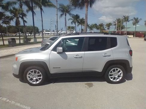 Used 2020 Jeep Renegade Latitude w/ Cold Weather Group FWD image 2