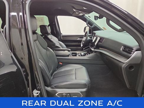 Used 2023 Jeep Wagoneer Series II AWD/4WD image 12