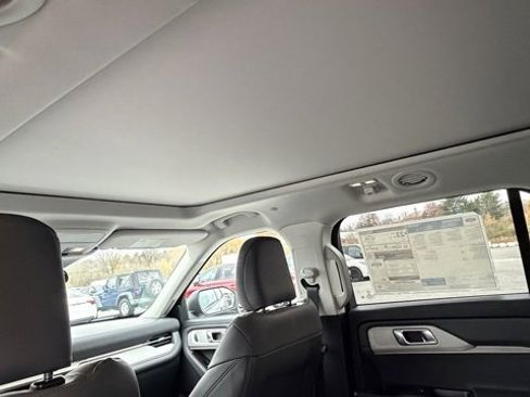 New 2026 Ford Explorer Active image 9