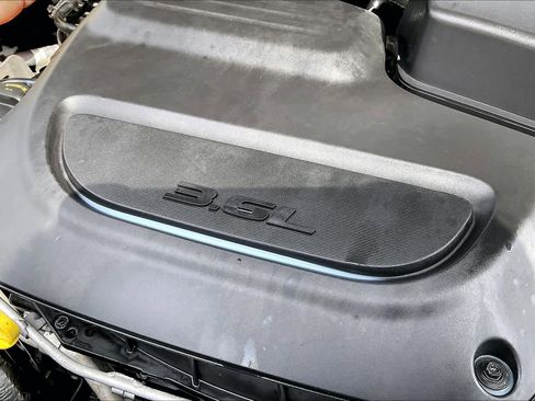 Used 2020 Chrysler Pacifica Touring-L Plus w/ Tire & Wheel Group FWD image 28