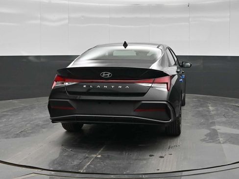 New 2026 Hyundai Elantra SEL Sport FWD image 6