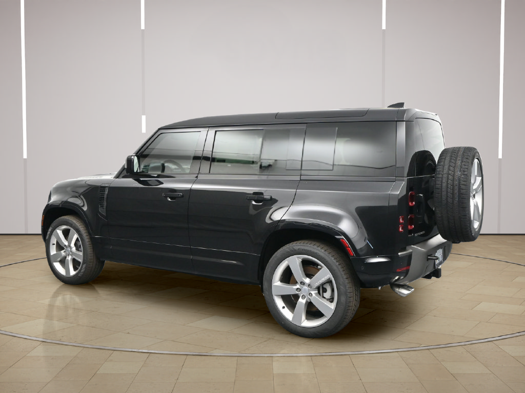 Used 2025 Land Rover Defender 110 X-Dynamic SE AWD/4WD image 3
