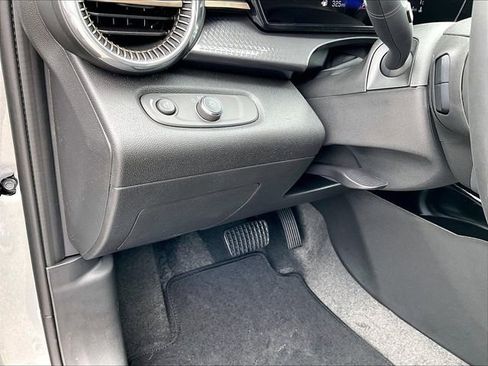 New 2026 Chevrolet Trax ACTIV w/ Sunroof Package FWD image 31