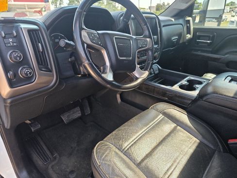 Used 2016 GMC Sierra 2500 Denali w/ Duramax Plus Package AWD/4WD image 10