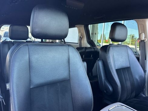 Used 2017 Dodge Grand Caravan SXT FWD image 15