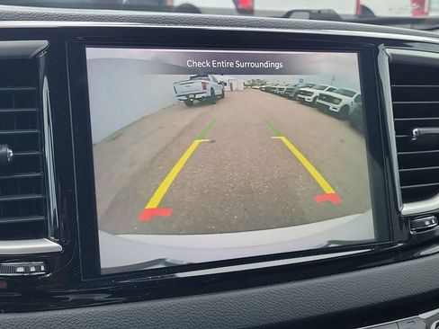 Used 2023 Chrysler Pacifica Touring-L FWD image 28