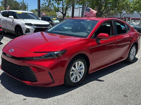 Used 2025 Toyota Camry LE w/ Convenience Package image 3