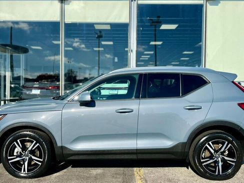 Used 2023 Volvo XC40 B5 Core w/ Convenience Package image 2