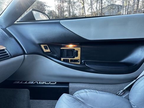 Used 1996 Chevrolet Corvette Coupe image 14