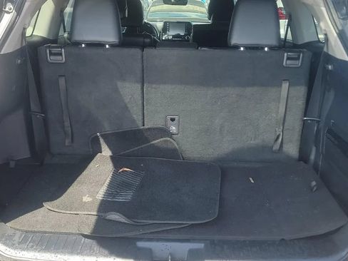 Used 2021 Toyota Highlander XLE FWD image 8