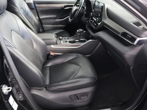 Used 2021 Toyota Highlander Limited AWD/4WD image 26