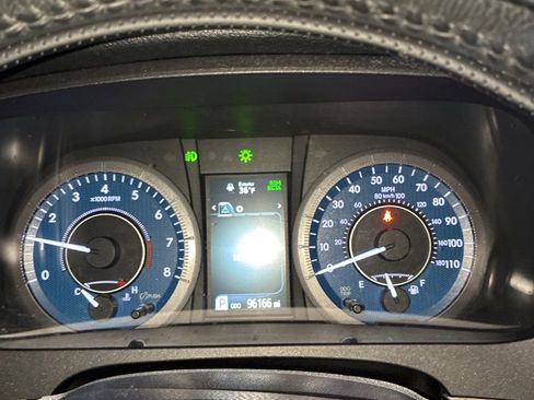 Used 2020 Toyota Sienna XLE w/ XLE Navigation Package image 5