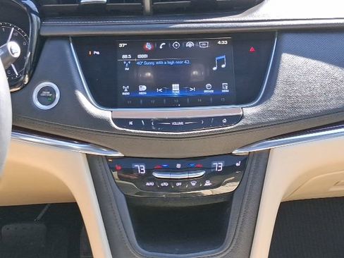 Used 2018 Cadillac XT5 Luxury w/ Driver Awareness Package image 22
