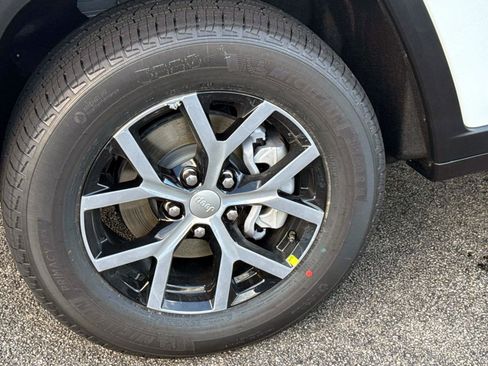 New 2025 Jeep Grand Cherokee Limited image 5