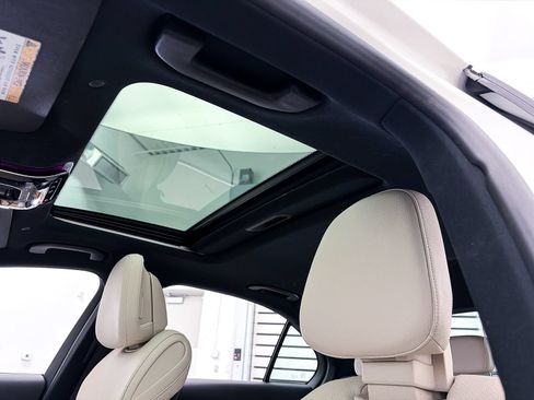 Used 2024 Mercedes-Benz C 300 Sedan image 6