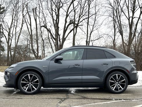 New 2026 Porsche Macan 4 Electric image 2