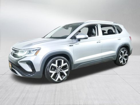 Used 2022 Volkswagen Taos SEL image 3