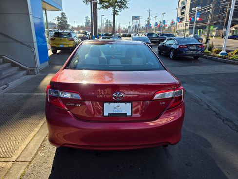 Used 2013 Toyota Camry LE image 6
