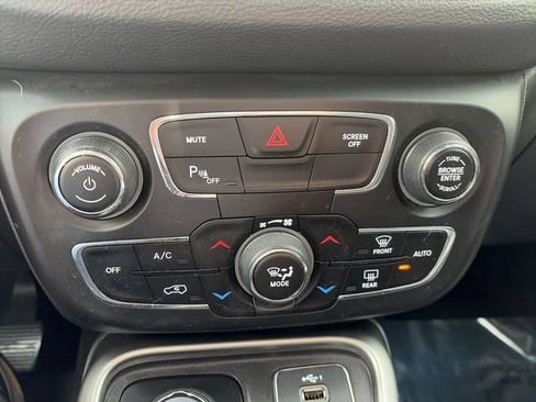 Used 2020 Jeep Compass Latitude w/ Popular Equipment Group AWD/4WD image 19