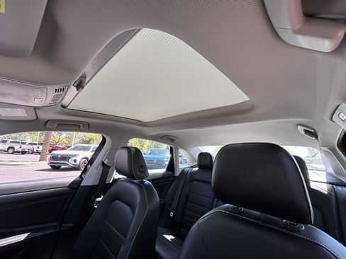 Used 2024 Volkswagen Jetta SE w/ Panoramic Sunroof Package FWD image 19
