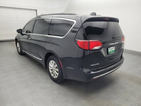 Used 2017 Chrysler Pacifica Touring-L FWD image 5