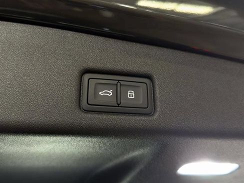 Certified 2025 Audi Q5 Premium AWD/4WD image 32