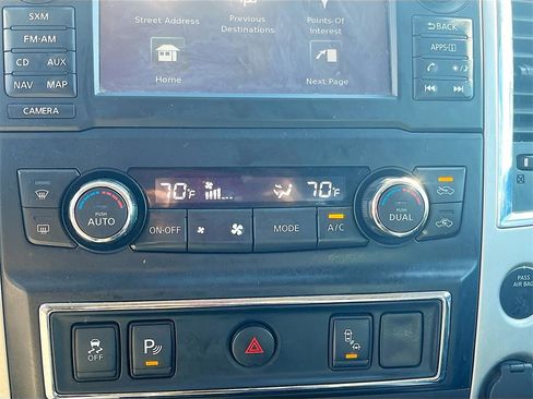 Used 2018 Nissan Titan SL image 15