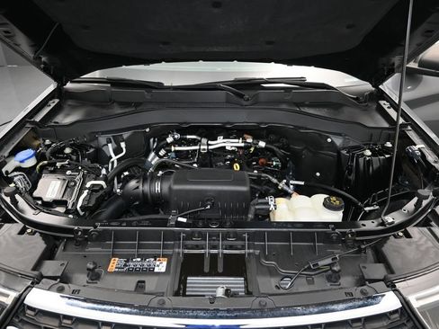 Used 2022 Ford Explorer XLT w/ Equipment Group 202A RWD image 12
