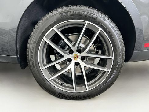 Used 2026 Porsche Macan AWD/4WD image 32