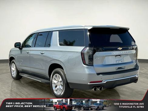 Used 2025 Chevrolet Suburban Premier RWD image 5