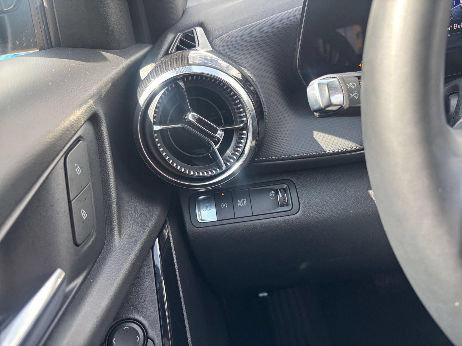 Used 2025 Chevrolet Equinox LT FWD image 34