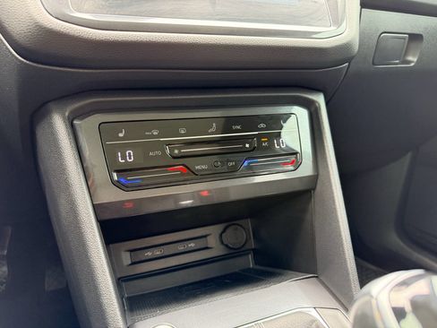 Used 2022 Volkswagen Tiguan SE w/ Panoramic Sunroof Package FWD image 20