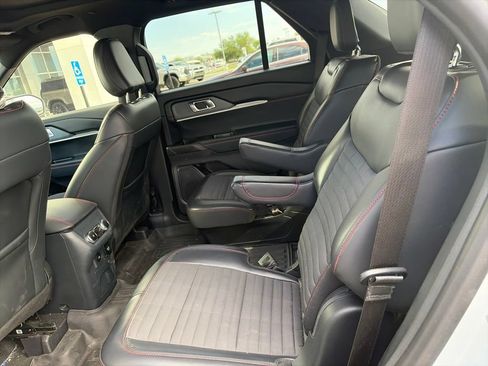 Used 2026 Ford Explorer ST-Line w/ ST-Line Street Pack AWD/4WD image 9