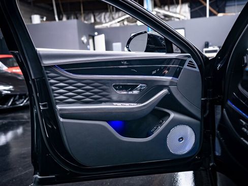 Used 2022 Bentley Flying Spur W12 image 32