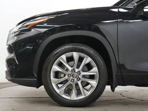 Used 2024 Toyota Highlander Limited AWD/4WD image 28