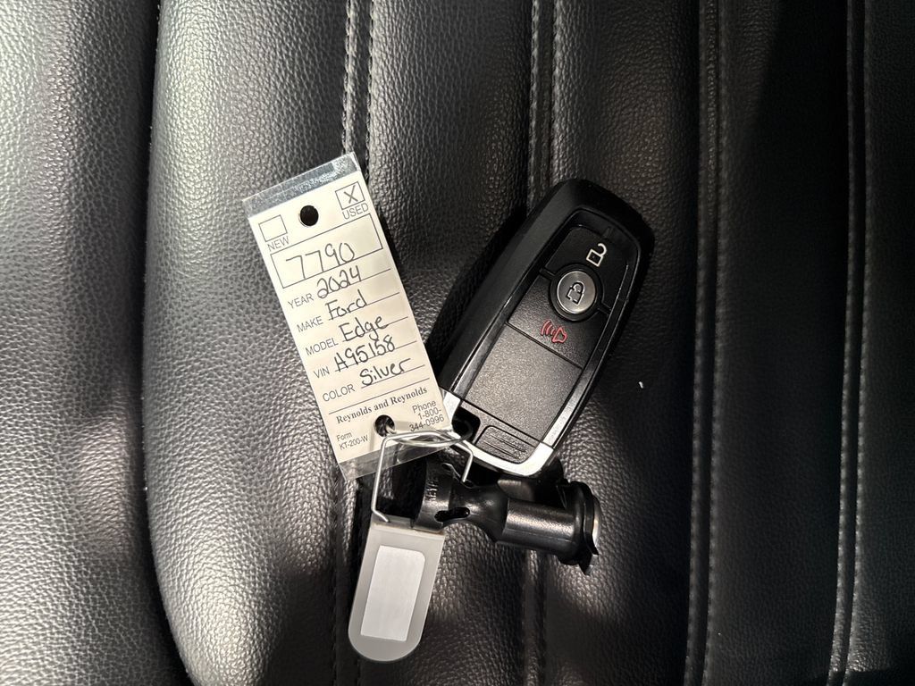 Used 2024 Ford Edge SEL AWD/4WD image 22