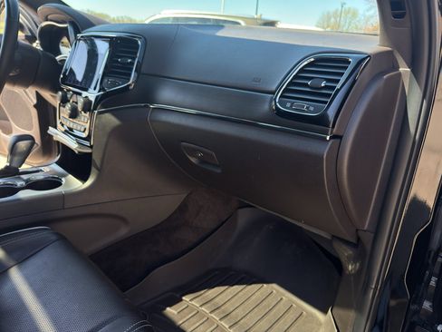 Used 2019 Jeep Grand Cherokee Overland image 37