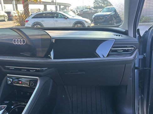 Used 2025 Audi Q5 Premium Plus w/ Premium Plus image 11