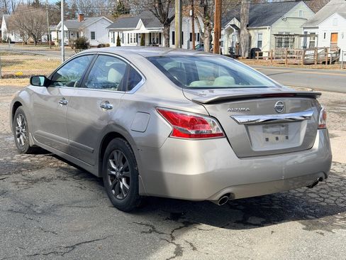 Used 2015 Nissan Altima 2.5 S w/ Sport Value Package image 9