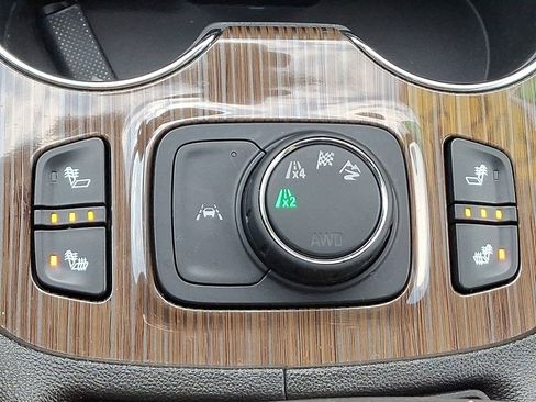 Certified 2023 GMC Acadia SLE w/ Driver Convenience Package image 26