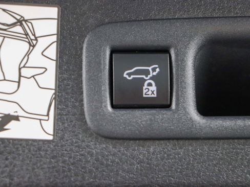 Used 2024 Toyota Sienna XSE image 32