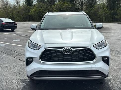 New 2026 Toyota Highlander Platinum image 8