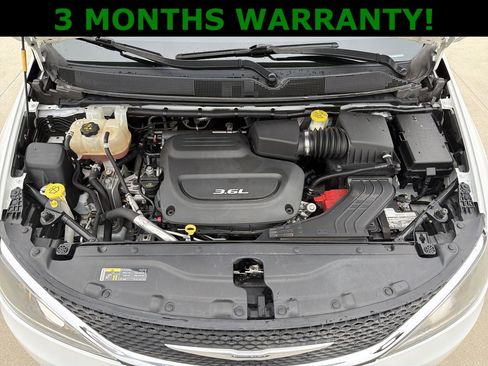 Used 2017 Chrysler Pacifica Touring-L w/ Tire & Wheel Group image 11