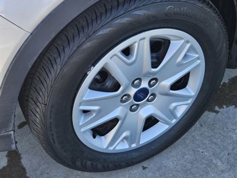 Used 2015 Ford Escape S image 9