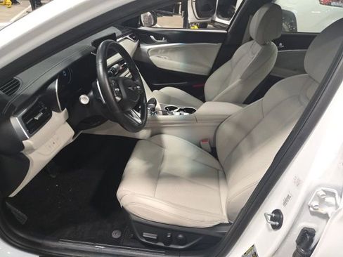 Used 2025 Genesis G70 2.5T image 12